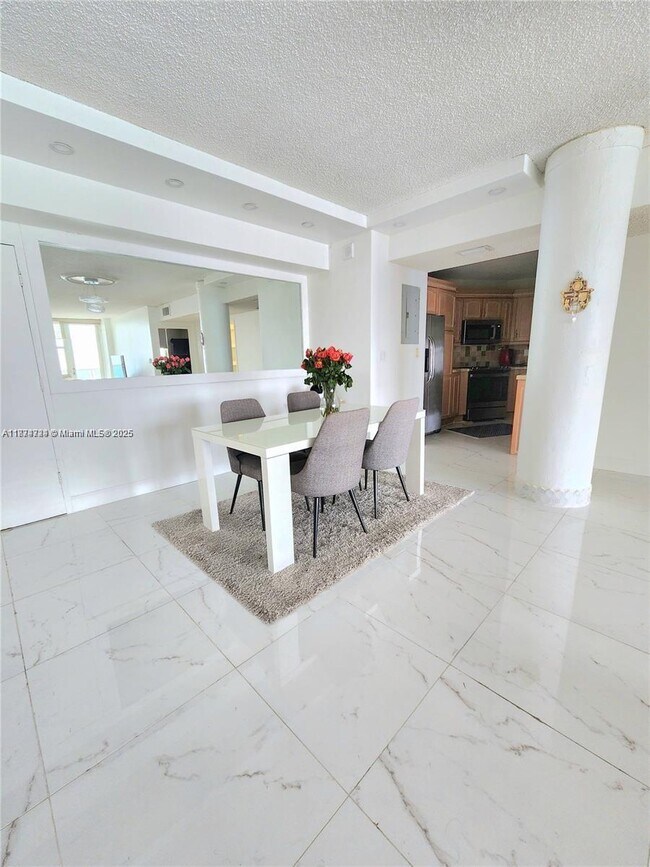 Building Photo - 3725 S Ocean Dr