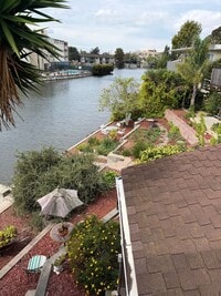 Building Photo - Spacious Apartments in the Desirable Bronze Coast Neighborhood