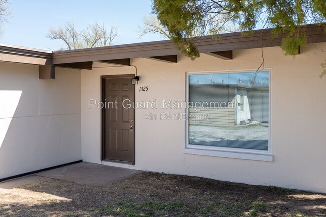 Building Photo - 1341 W Dora St