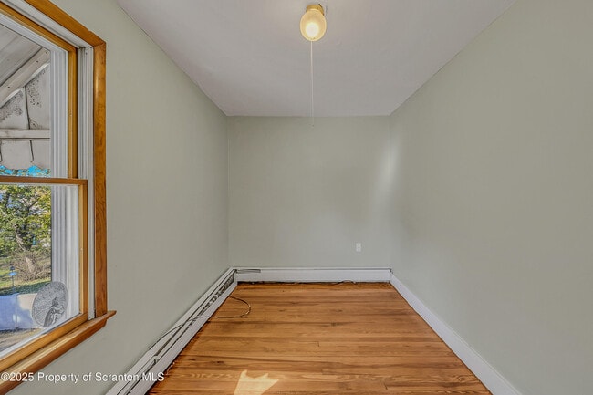 Building Photo - 19 W Bergh St