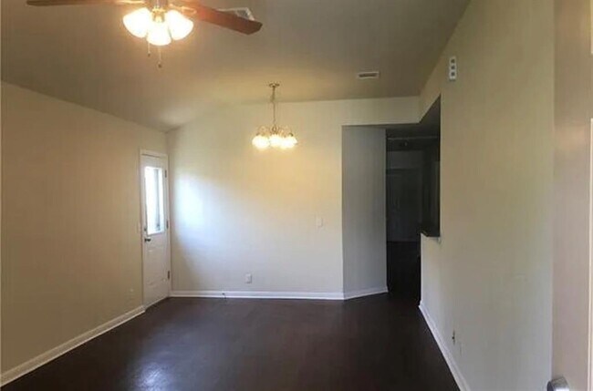 Building Photo - 1004 Drover's Cove