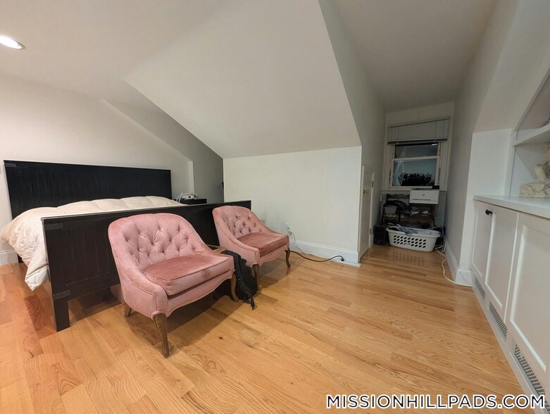 Building Photo - 45 Fort Ave