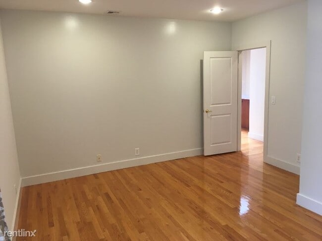 Building Photo - 523 2nd Ave