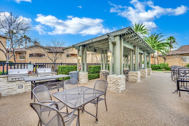 Building Photo - Experience Las Vegas in style and comfort with this beautiful first-floor 3-bedroom condo