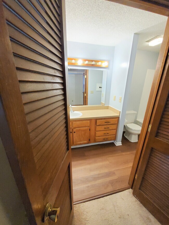 Master bath - 6423 Plankton Dr