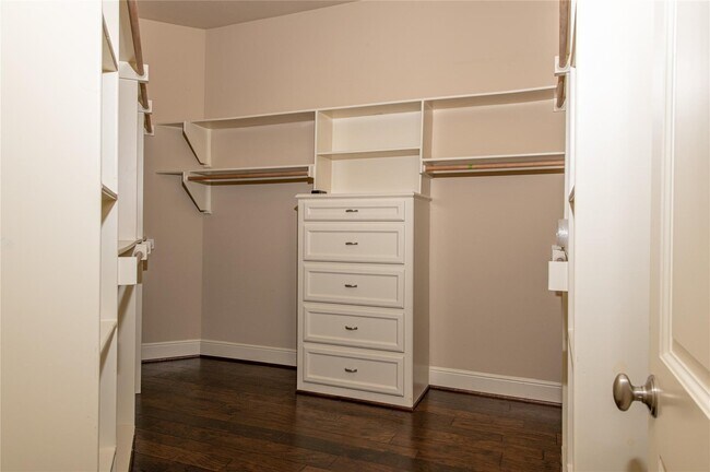 Building Photo - 25702 Golden Bell Dr