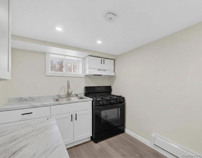 Building Photo - 149 Lewis Ln