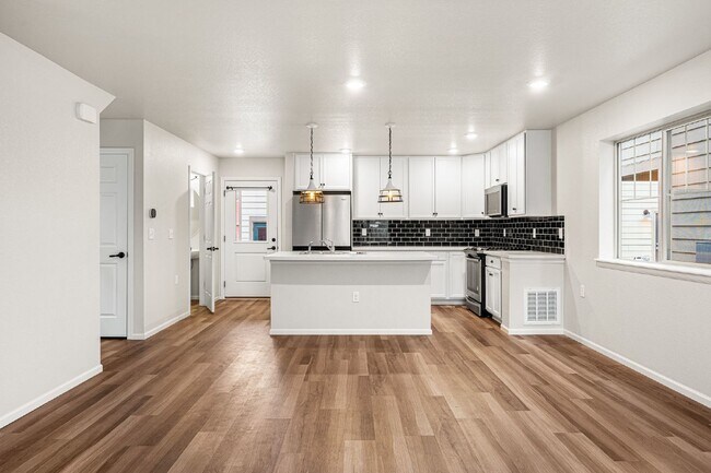 Building Photo - Charming 3-Bedroom Home in Thornton with Spacious Layout and Modern Amenities!