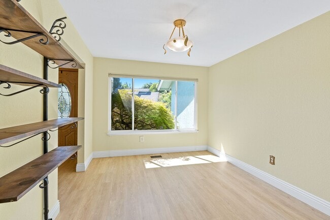 Building Photo - Browns Valley 3 bed 2 bath home