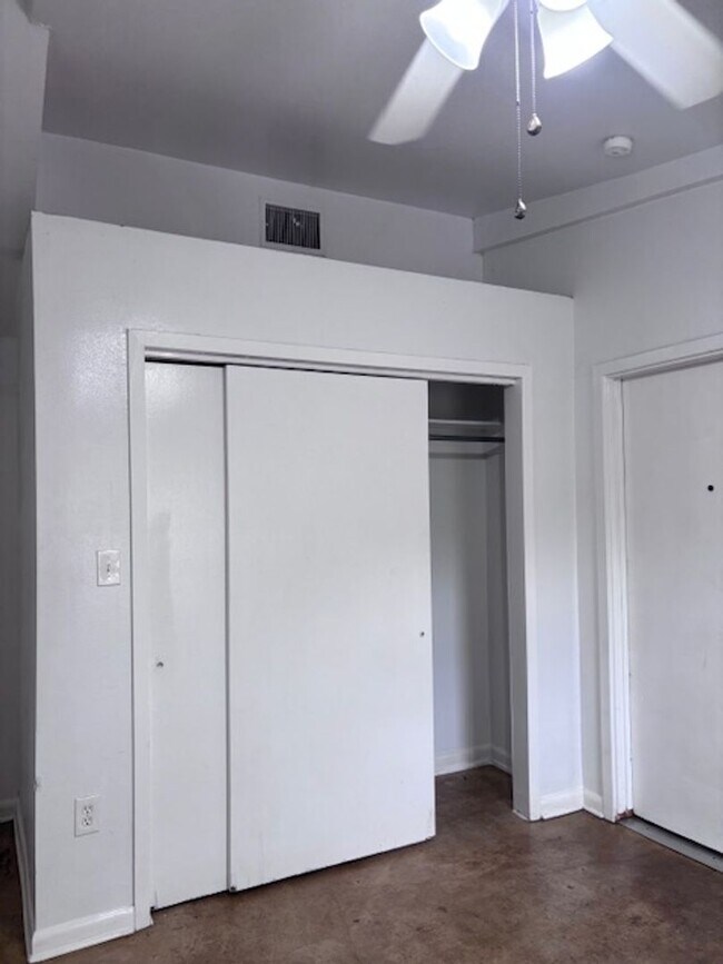 Building Photo - 2707 W Craig