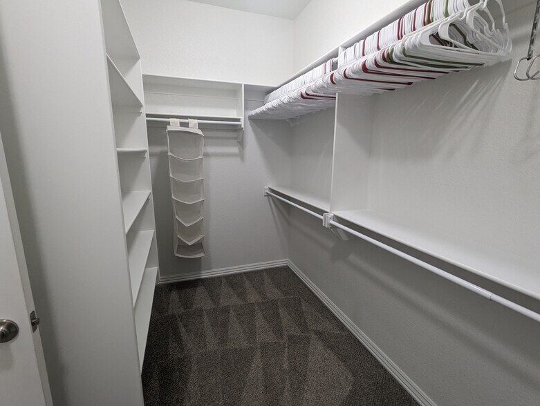 Master bed walk-in closet - 4360 W Wales Dr