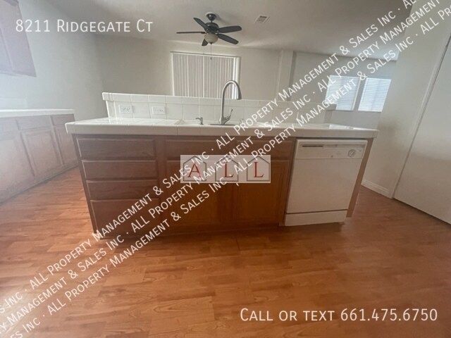 Building Photo - 8211 Ridgegate Ct