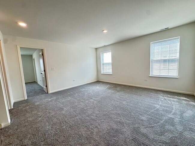 Building Photo - 15036 W Cyrus Dr