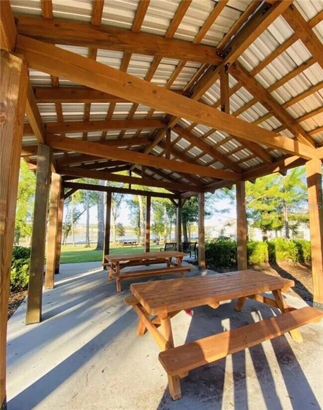 Building Photo - Gorgeous brand new house 4 bedrooms 3.5 bathrooms lake view