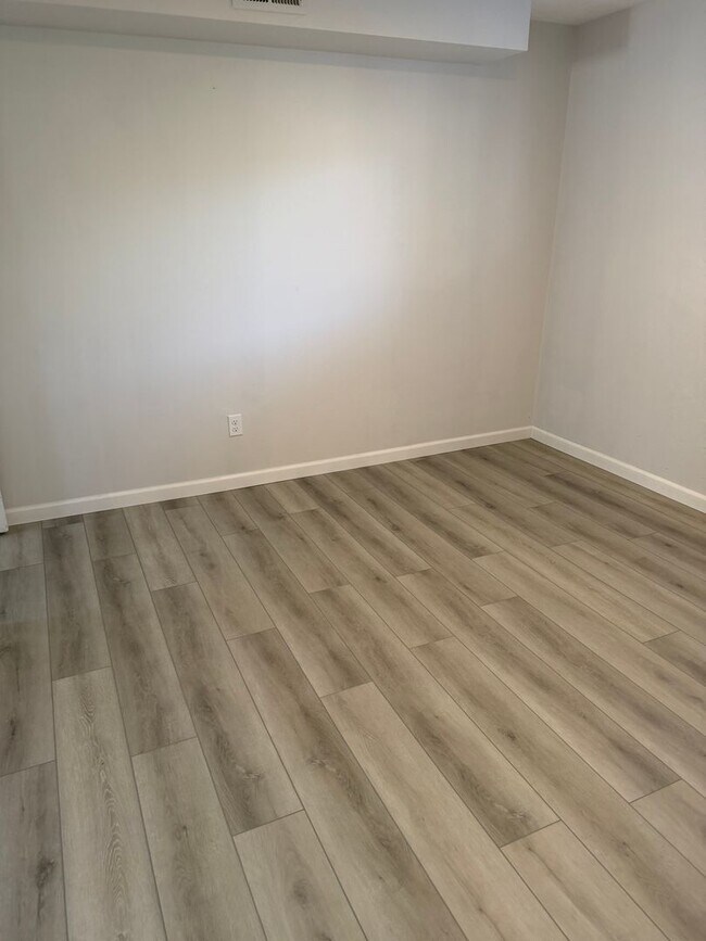 Building Photo - 1809 Eagle View Dr