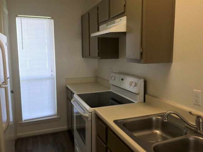 Building Photo - 3606CH