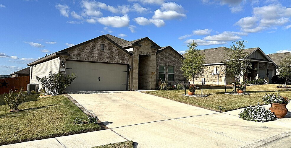 Building Photo - 2418 Corradino St