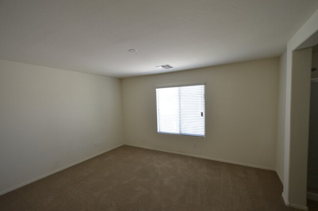 Building Photo - 1680 W Swan Pl