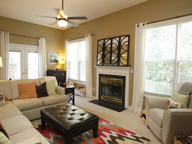 Building Photo - Beautifully Updated Home in Desirable Scho...