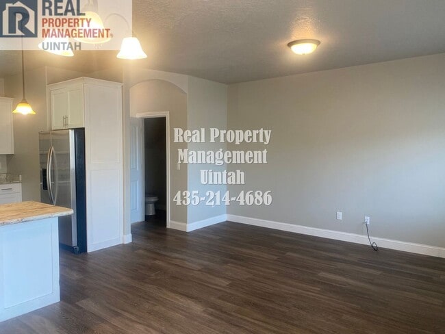 Building Photo - 3 bed 2.5 bath townhome in Fox Run