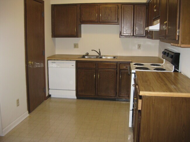 Building Photo - 1760 Beechwood Ave NE