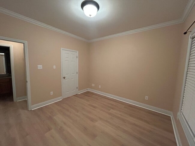 Building Photo - 1303 Autumn Ln SW