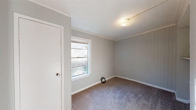 Building Photo - 4000 Margaret St