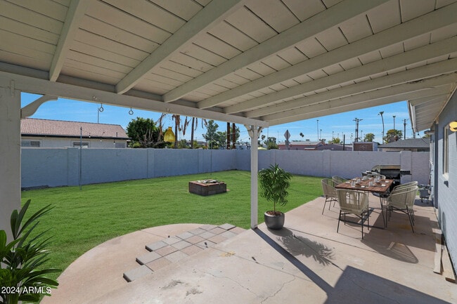 Building Photo - 7225 N 19th Dr