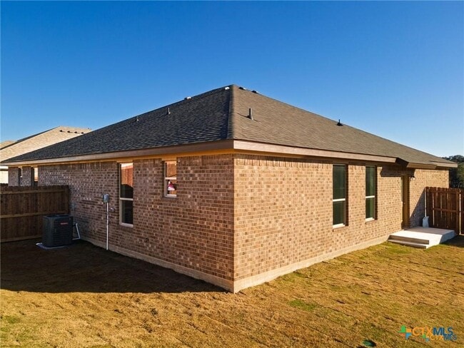 Building Photo - 508 W Avenue B
