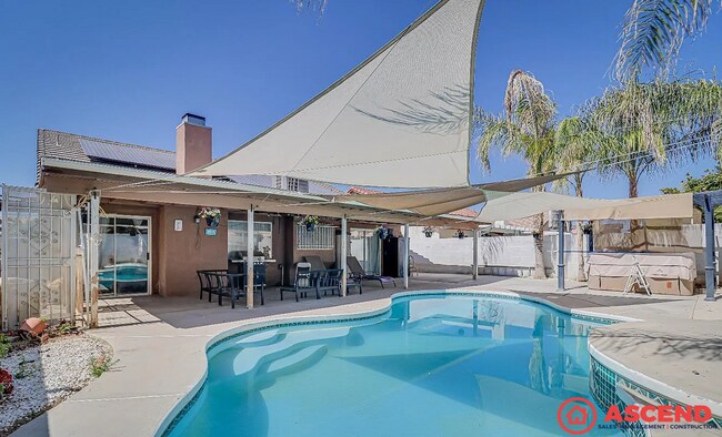 Building Photo - Spacious 5BD/2BA Home in Bakersfield's 93312 — Pool, Solar & Small Pets Welcome!
