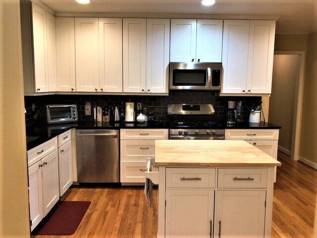 Building Photo - Updated Broadmoor Home!!