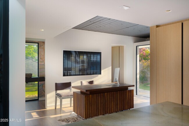 Building Photo - 5311 E Mitchell Dr