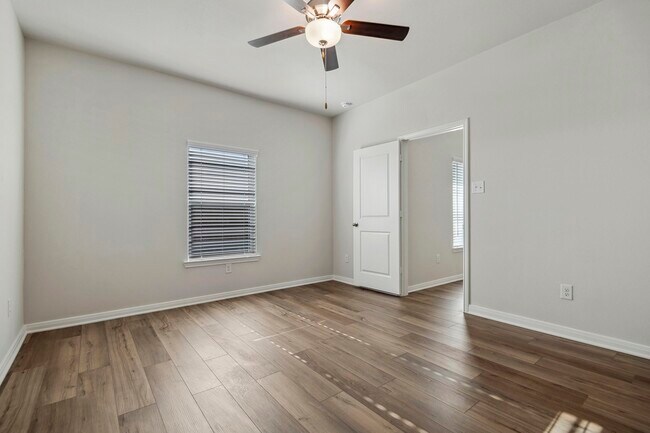 Building Photo - 420 Mystic Slopes Dr
