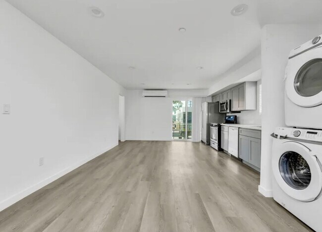 Building Photo - 1885 W 20th St