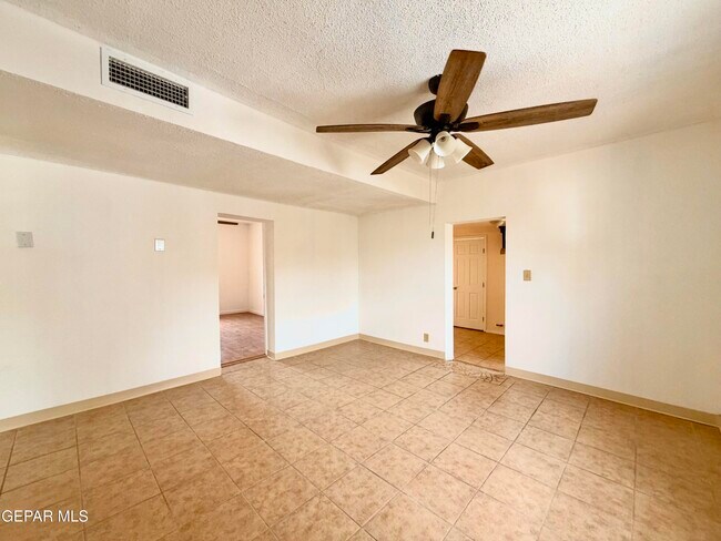 Building Photo - 418 S Estrella St