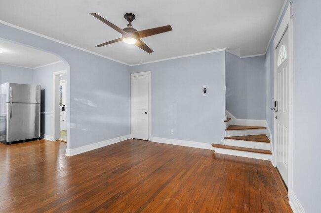 Building Photo - Fantastic 2 Bed, 1 Bath.  Walk to MTSU! Ut...