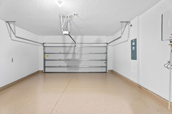 Building Photo - End Unit
