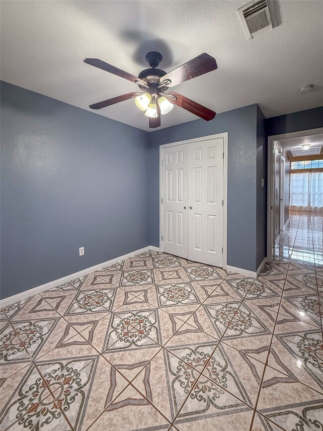 Building Photo - 603 Mosswood Dr