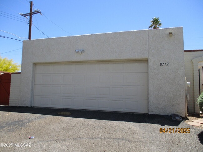 Building Photo - 8712 E Terrace Pl