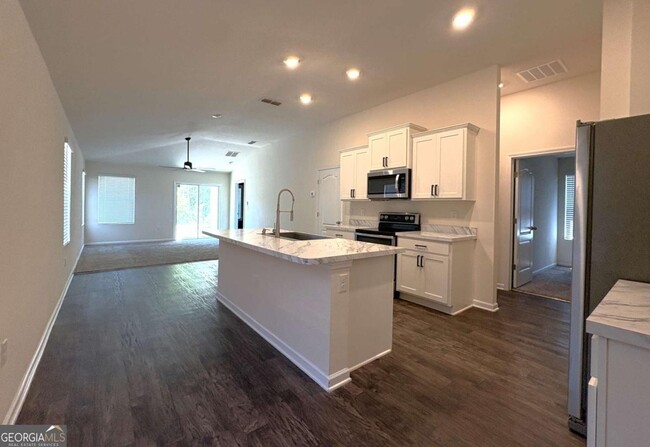 Building Photo - 107 Teakwood Dr
