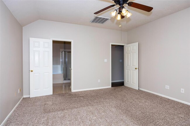 Building Photo - 3915 Lauderwood Ln