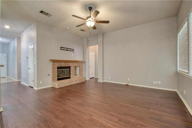 Building Photo - 306 Marigold Ln