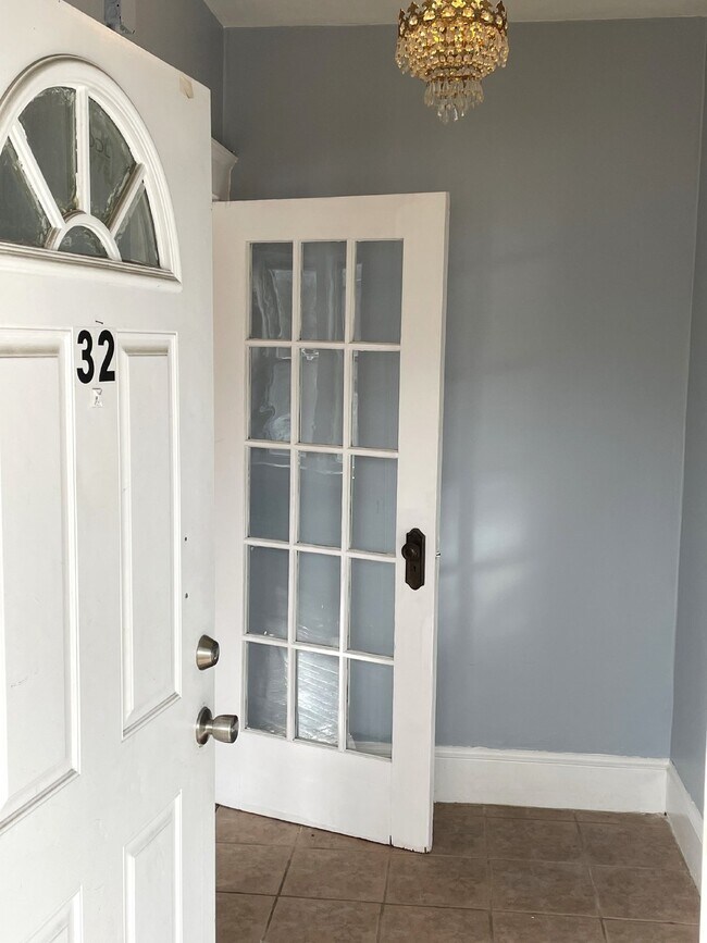 Building Photo - "Charming 3-Bedroom Apartment in Worcester...