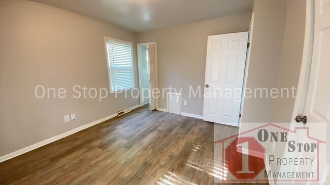 Building Photo - Beautiful 3 Bedroom 1 Bathroom in Independ...