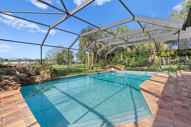 Building Photo - 2626 Erickson Dr