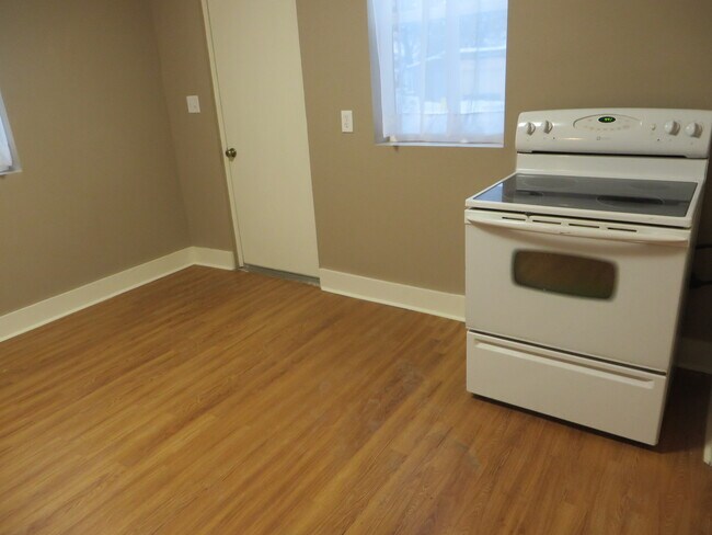 Building Photo - 1235 Swinney Ave