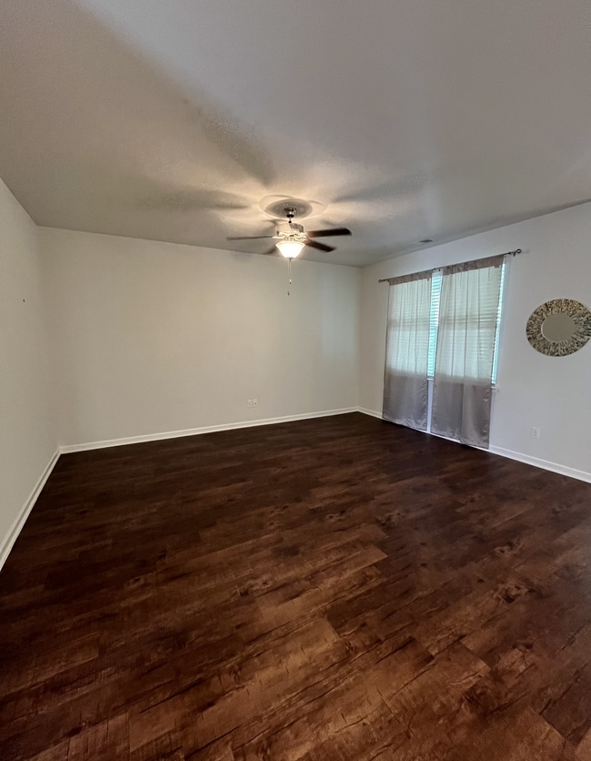 Building Photo - 161 Harmony Ln