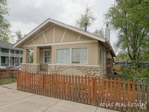 Building Photo - Charming Downtown Unit