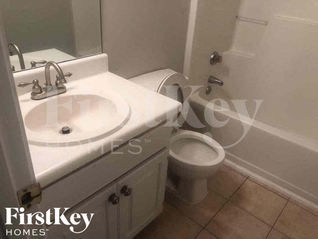 Building Photo - 319 Hills Point Rd