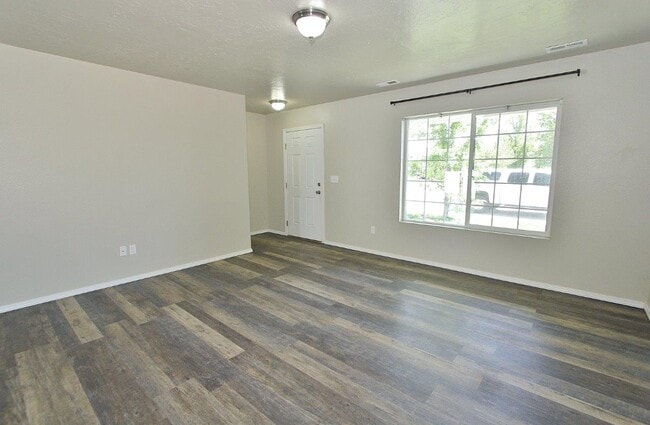 Building Photo - 769 S Beaver Creek Way